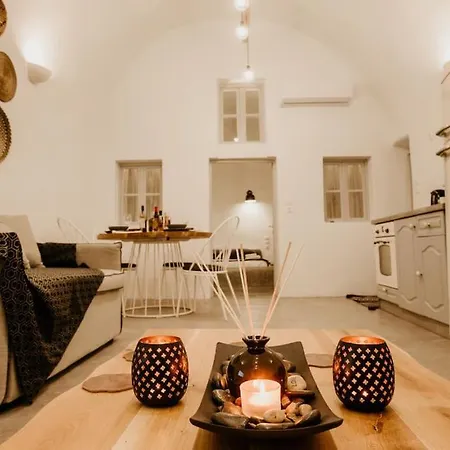 Evnoikon I- Jacuzzi Cave House In Holiday home Fira (Santorini)