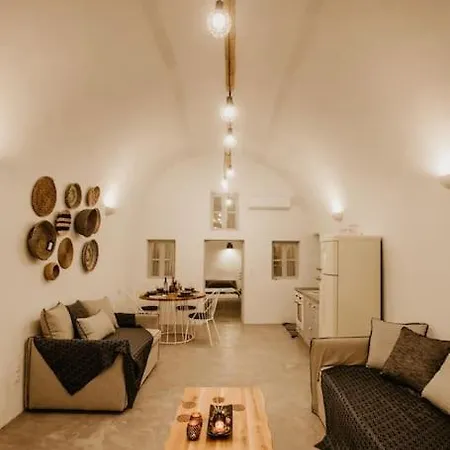 Evnoikon I- Jacuzzi Cave House In Ferienhaus Fira (Santorini)