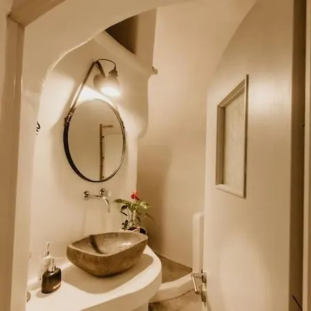 Evnoikon I- Jacuzzi Cave House In * Fira (Santorini)