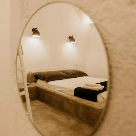 Evnoikon I- Jacuzzi Cave House In Fira (Santorini)